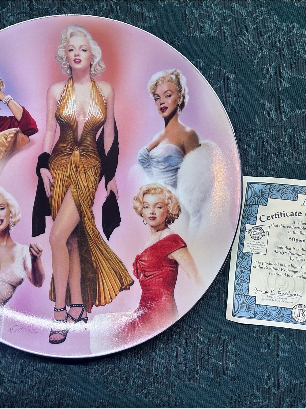 The Bradford Exchange Pink Marilyn Monroe Collector Display Plate